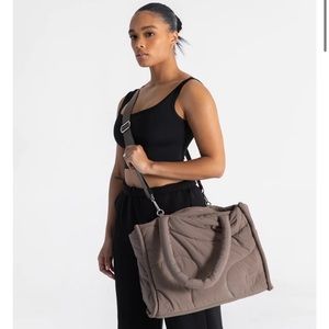 Thirty years tote bag in clay